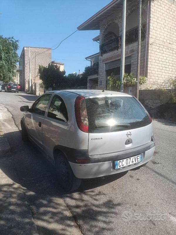 Usata Opel Corsa 58 CV (42 kW) 2002 Grigio Utilitaria