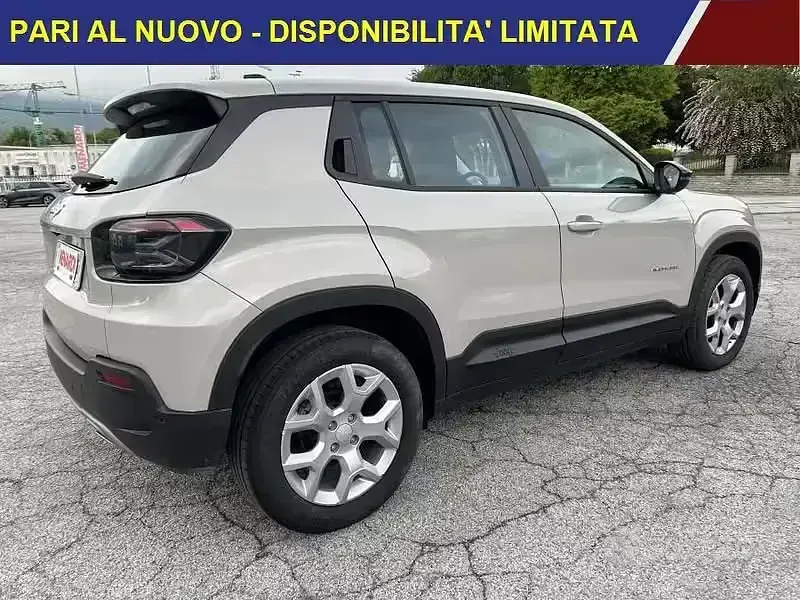 Usado Jeep Avenger Altitude 101 HP (74 kW) 2025 Cinzento SUV