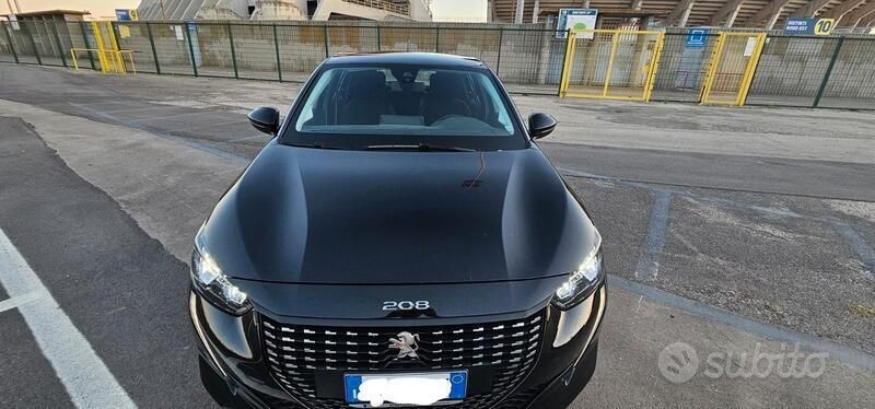 Usata Peugeot 208 68 CV (50 kW) 2023 Nero Utilitaria