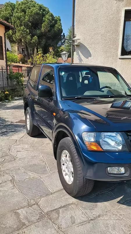 Usata Mitsubishi Pajero 160 CV (117 kW) 2002 Blu SUV