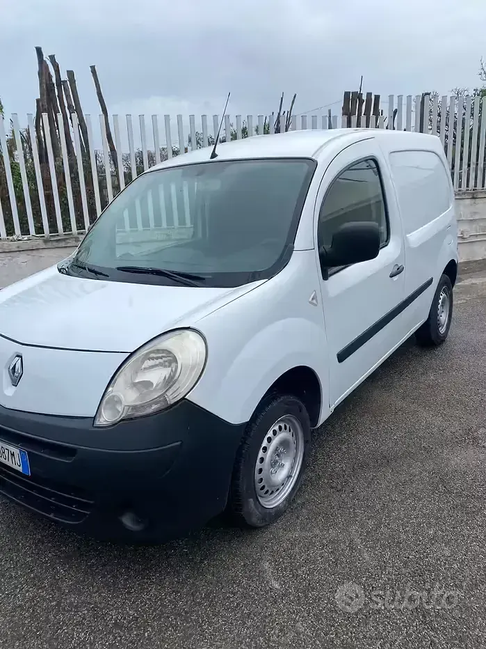 Usata Renault Kangoo 68 CV (50 kW) 2009 Bianco Monovolume