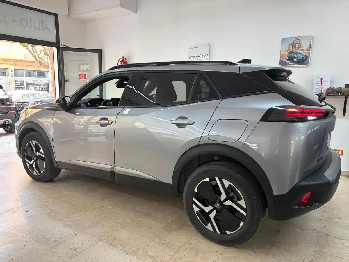 Usata Peugeot 2008 Allure+ 101 CV (74 kW) 2024 Grigio SUV