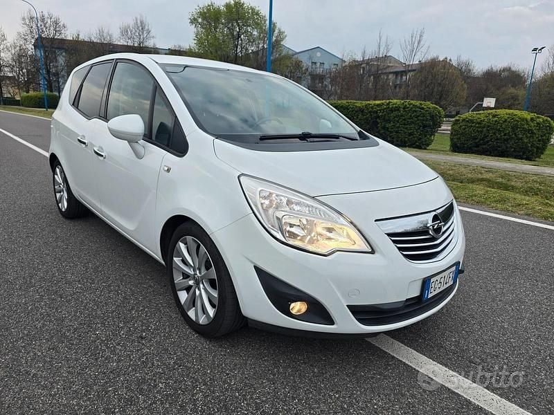 Usata Opel Meriva Cosmo 101 CV (74 kW) 2011 Bianco Monovolume