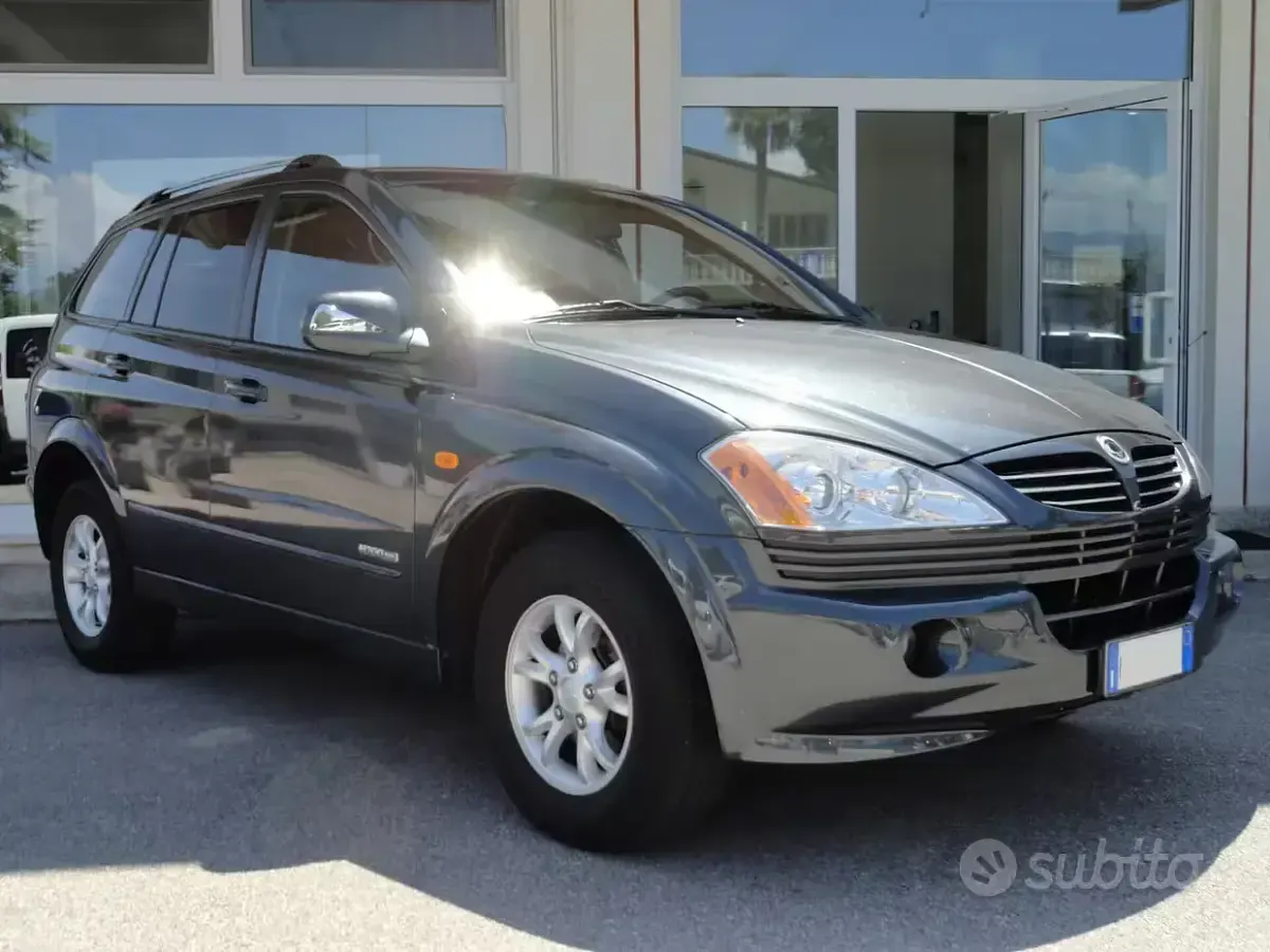 Usata SsangYong Kyron 141 CV (103 kW) 2006 Grigio SUV