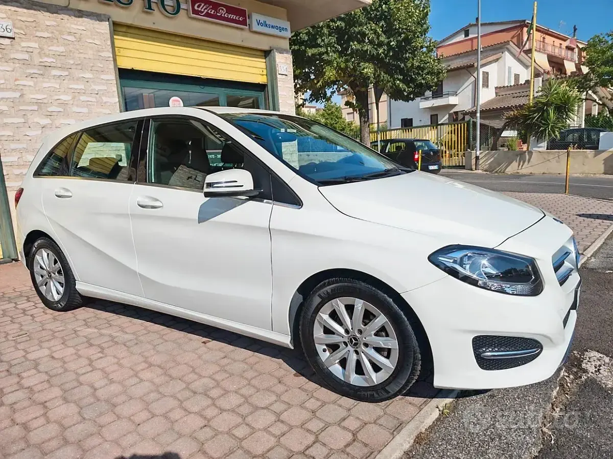 Usata Mercedes A180 Premium 109 CV (80 kW) 2018 Bianco Berlina