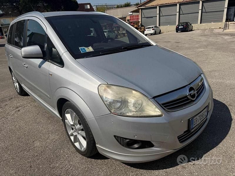 Usata Opel Zafira 140 CV (102 kW) 2010 Grigio Monovolume