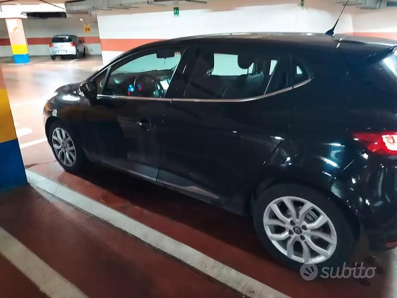 Second-hand Renault Clio IV 90 CP (66 kW) 2017 Negru Berlinǎ