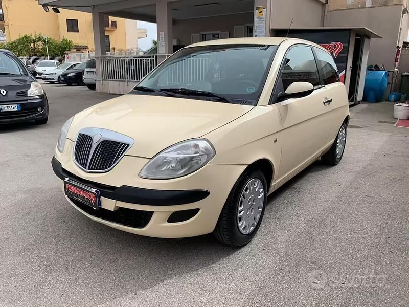 Usata Lancia Ypsilon 60 CV (44 kW) 2004 Beige Utilitaria