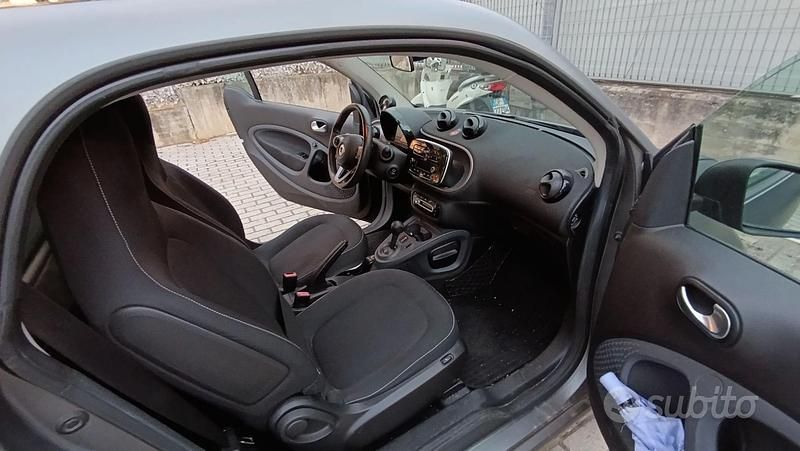 Usata Smart ForTwo Electric Drive 44 kW (61 CV) 2019 Grigio Utilitaria