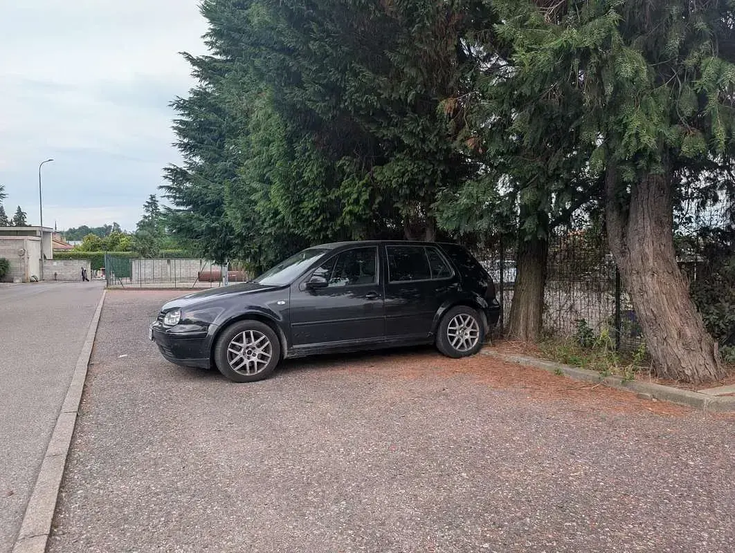 Usata VW Golf IV 101 CV (74 kW) 2003 Berlina
