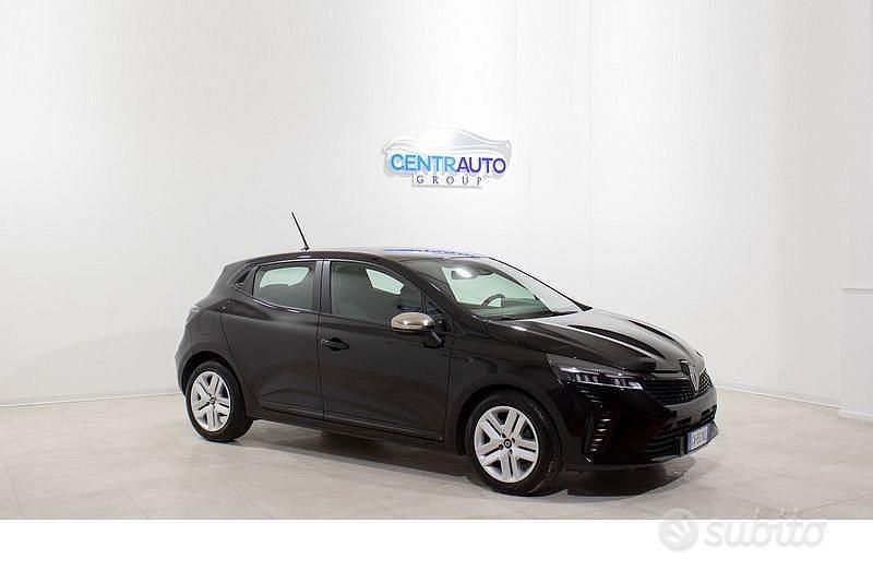 Begagnad Renault Clio V Evolution 67 HK (49 kW) 2024 Svart Sedan