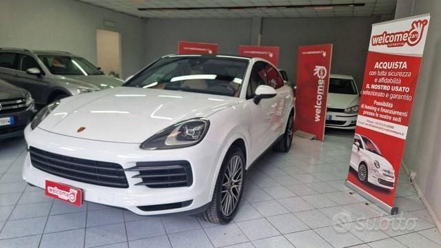 Bianco Usata 2022 Porsche Cayenne SUV | 95.500 € (Molto cara) - Immagine 1/4