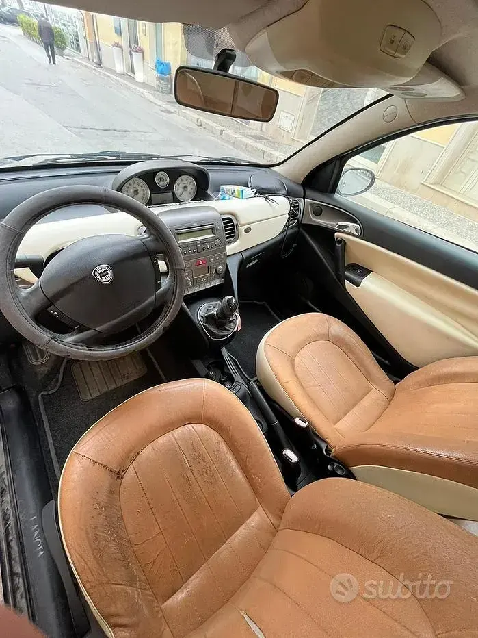 Usata Lancia Ypsilon 70 CV (51 kW) 2004 Nero Utilitaria