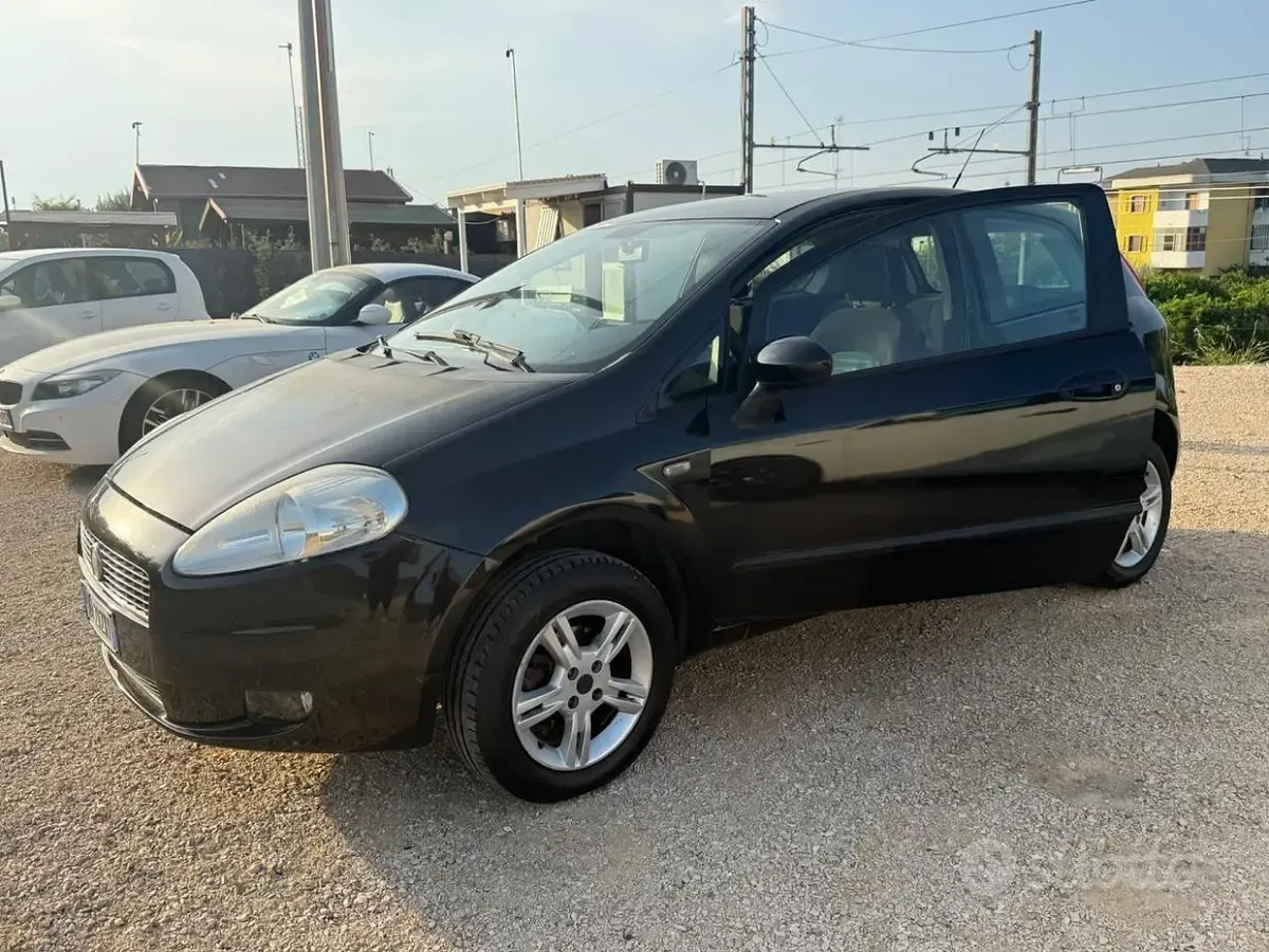 Usata Fiat Punto 69 CV (50 kW) 2012 Nero Utilitaria