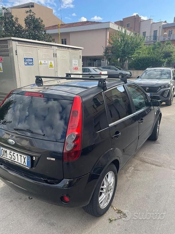 Usata Ford Fiesta 80 CV (58 kW) 2008 Nero Utilitaria