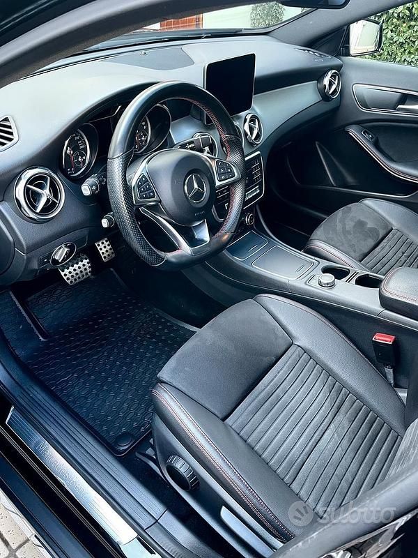 Usata Mercedes GLA200 Premium 136 CV (100 kW) 2017 Nero SUV