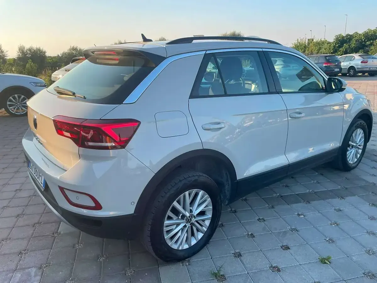 Usata VW T-Roc Life 110 CV (80 kW) 2023 Bianco SUV