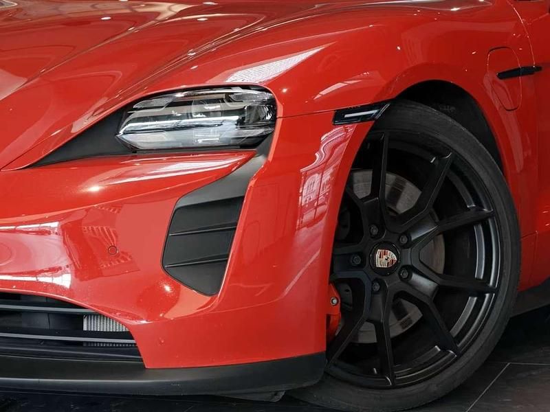 Occasion Porsche Taycan Sport Turismo 433 kW (589 PK) 2022 Rood Sedan