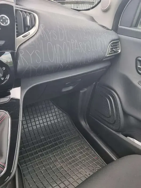 Usata Lancia Ypsilon 85 CV (62 kW) 2013 Bianco Utilitaria