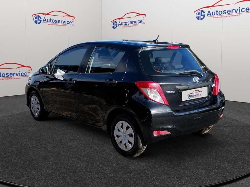 Usata Toyota Yaris Lounge 69 CV (50 kW) 2013 Nero metallizzato Utilitaria