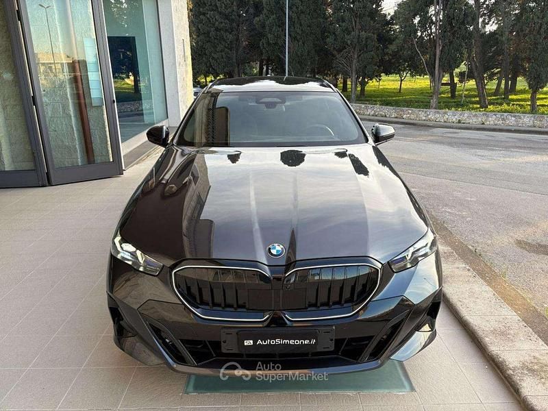 Usata BMW 520 M Sport 197 CV (144 kW) 2025 Grigio scuro Station wagon