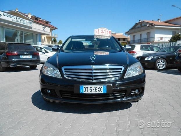 Usata Mercedes C220 Elegance 170 CV (125 kW) 2007 Nero Berlina