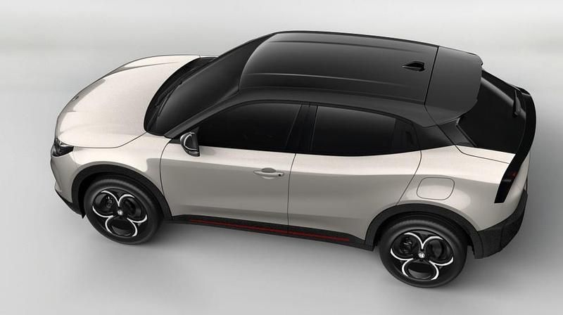 Nuova Alfa Romeo Junior Edizione Speciale 136 CV (100 kW) 2025 Avorio galleria con tetto nero SUV