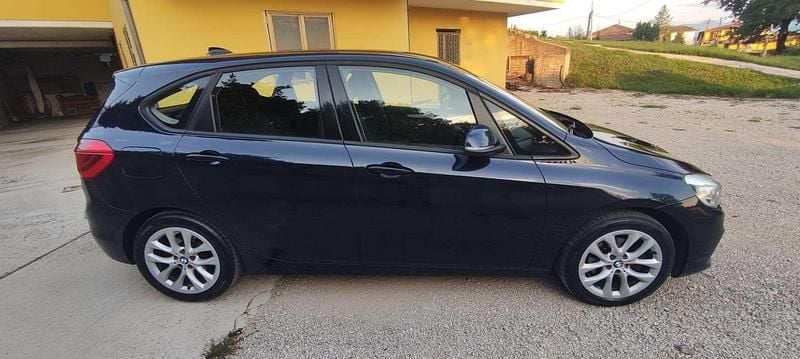 Usata BMW 218 Advantage 150 CV (110 kW) 2016 Blu/azzurro Station wagon