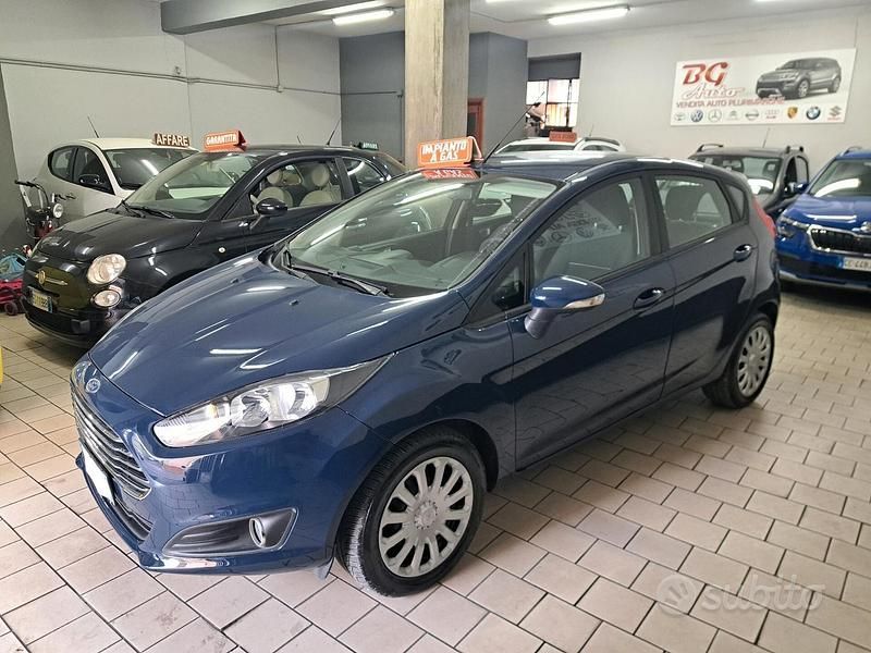 Usata Ford Fiesta 97 CV (71 kW) 2014 Blu Utilitaria