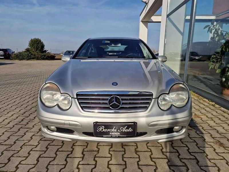 Argento Usata 2004 Mercedes C220 Classic Coupé | 4900 € (Molto cara) - Immagine 1/4