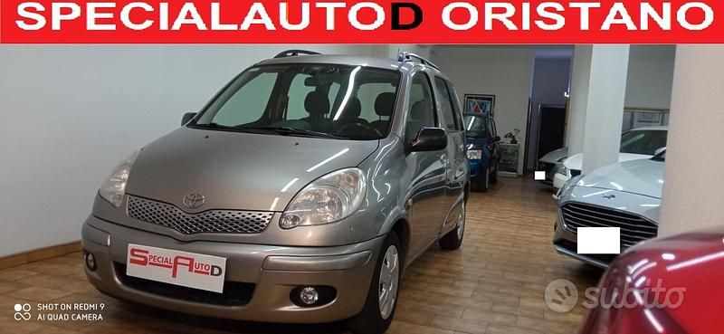 Usata Toyota Yaris Verso 74 CV (54 kW) 2004 Beige Monovolume