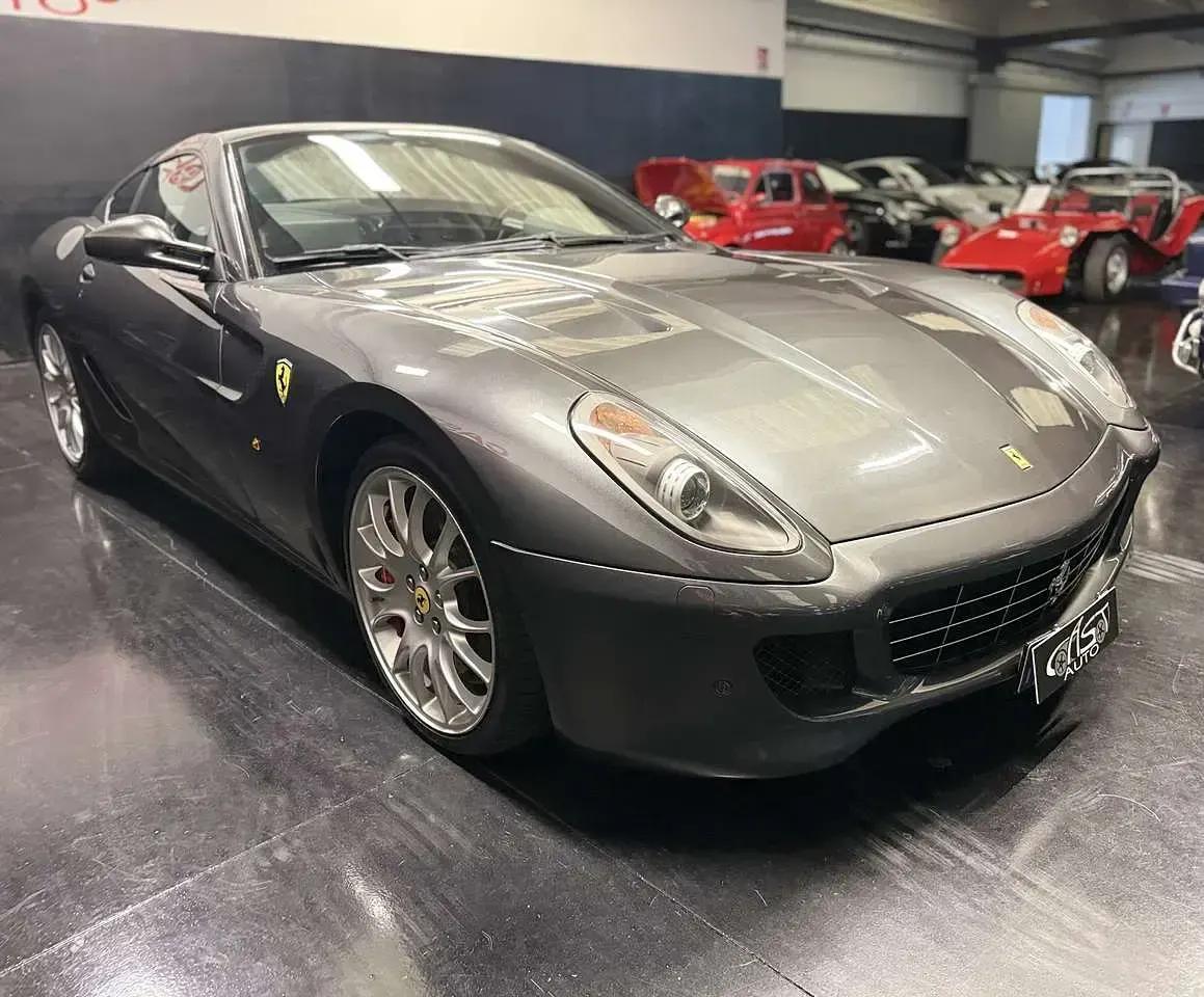 Usata Ferrari 599 620 CV (456 kW) 2009 Grigio silverstone Coupé