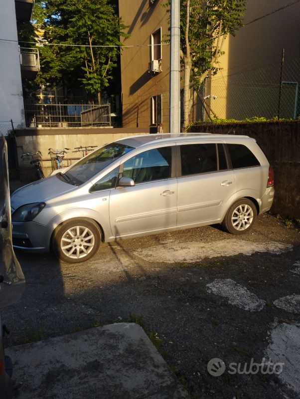 Usata Opel Zafira 120 CV (88 kW) 2008 Grigio Monovolume