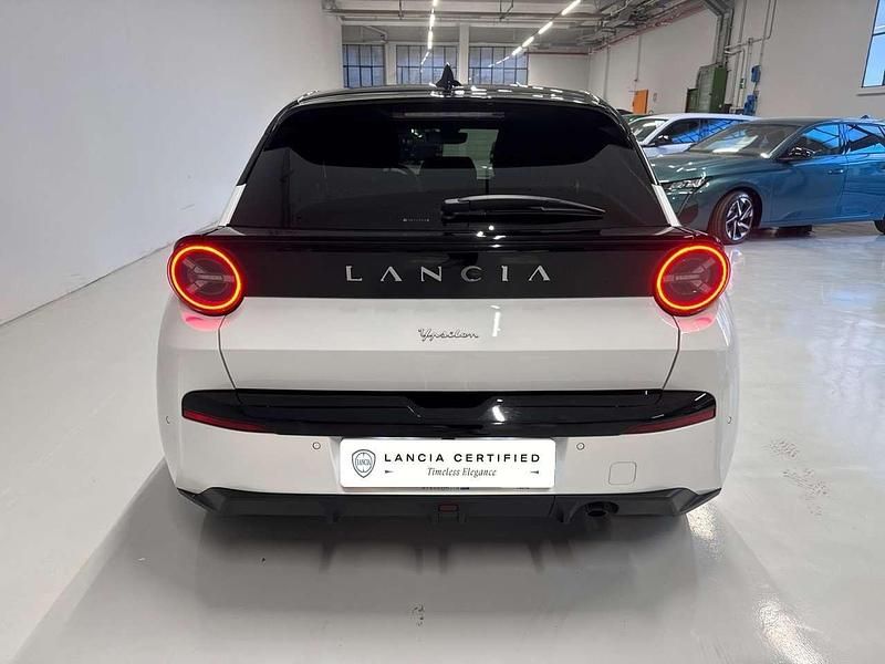 Usata Lancia Ypsilon 101 CV (74 kW) 2024 Bianco Utilitaria