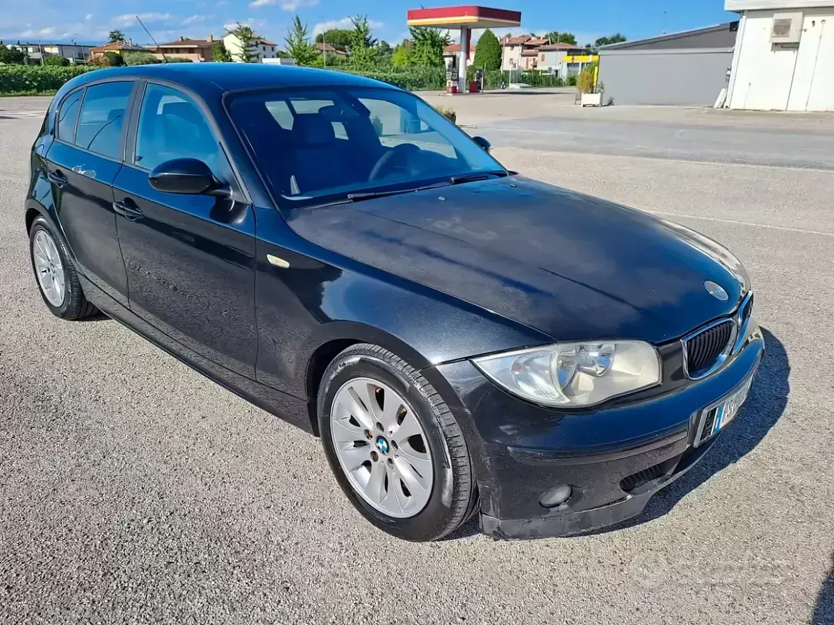 Usata BMW 118 122 CV (89 kW) 2004 Nero Utilitaria