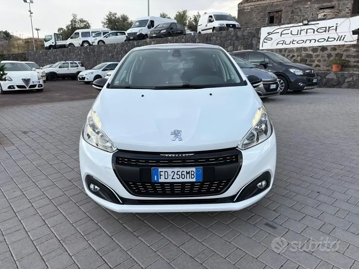 Usata Peugeot 208 Allure 82 CV (60 kW) 2016 Bianco Utilitaria
