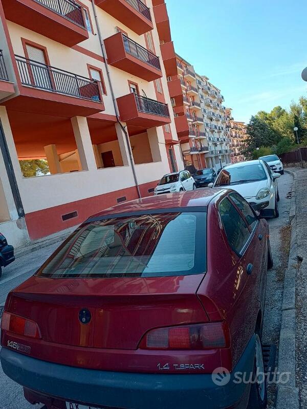 Usato 1997 Alfa Romeo 146 1.4 Benzin 103 CV (1.000 €)