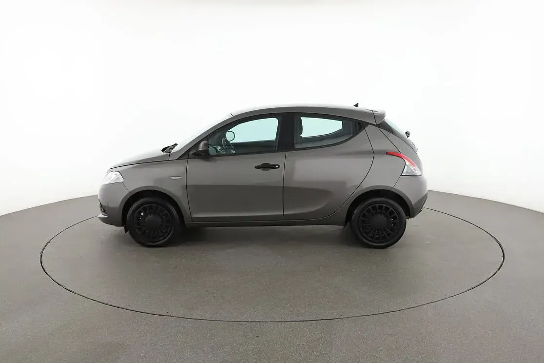 Usata Lancia Ypsilon 70 CV (51 kW) 2019 Grigio Utilitaria