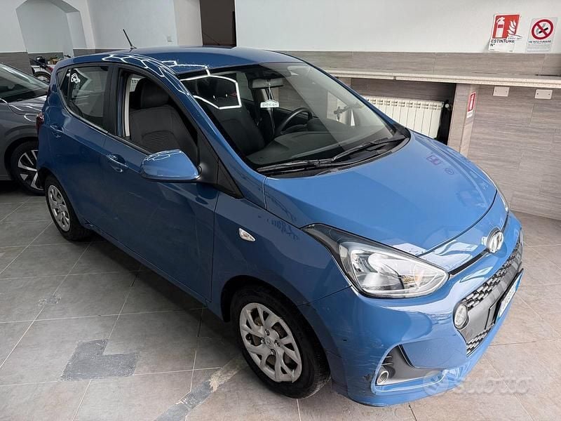 Usata Hyundai i10 Comfort 69 CV (50 kW) 2017 Blu Utilitaria
