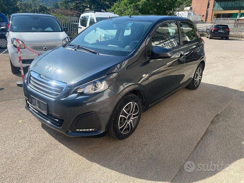 Antracite(met.) Usata 2019 Peugeot 108 Active Due volumi | 9490 € (Buon prezzo) - Immagine 1/4