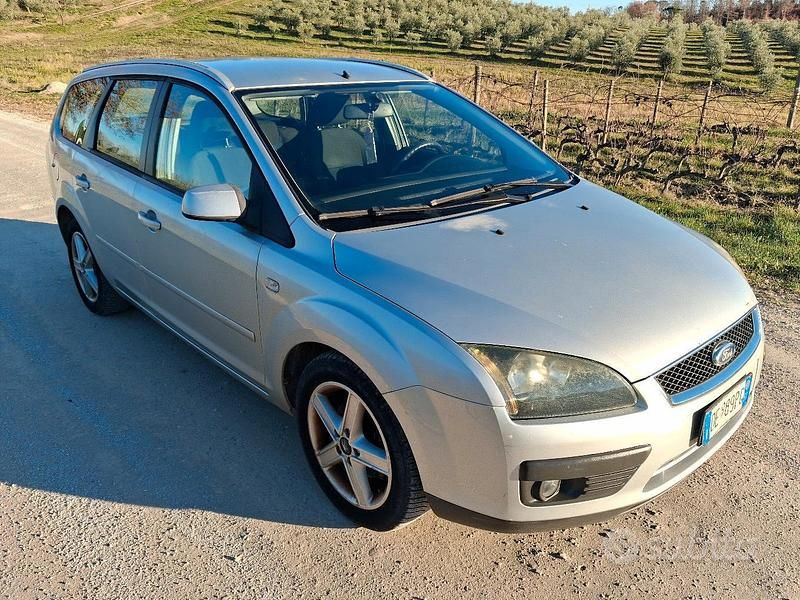 Usata Ford Focus Style 90 CV (66 kW) 2007 Grigio Station wagon