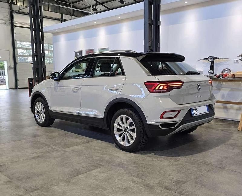 Usata VW T-Roc Style 110 CV (80 kW) 2023 Grigio ascot SUV