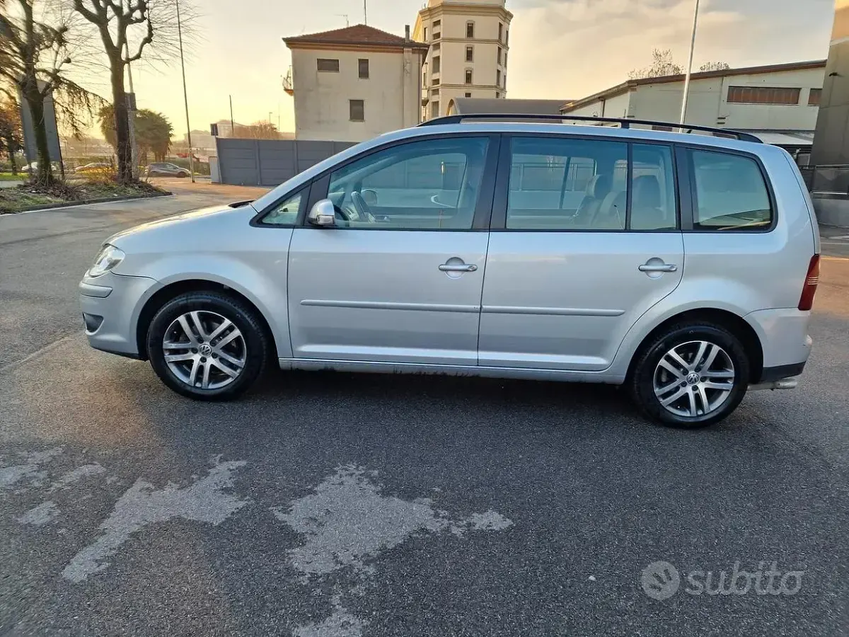 Usata VW Touran Highline 109 CV (80 kW) 2009 Grigio Monovolume