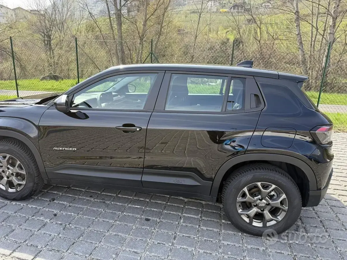 Usata Jeep Avenger 101 CV (74 kW) 2024 Nero SUV