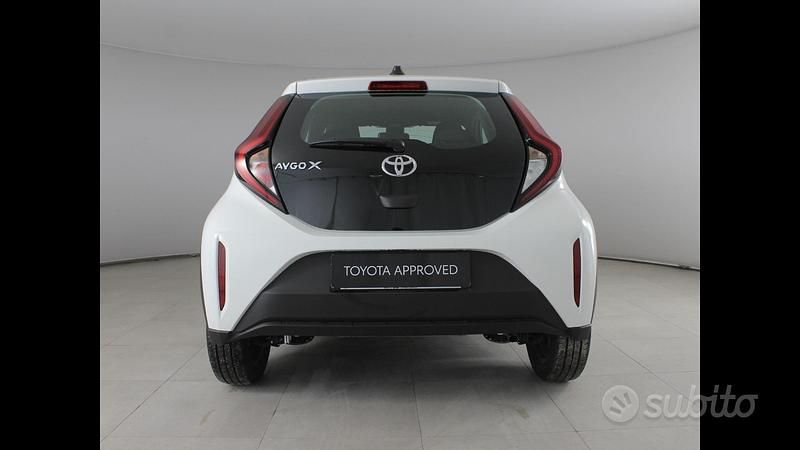 Usata Toyota Aygo X Active 72 CV (52 kW) 2025 Bianco SUV