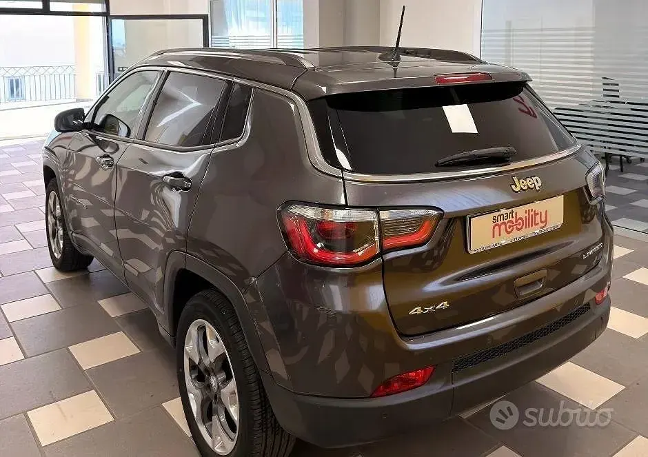 Usata Jeep Compass Limited 140 CV (102 kW) 2017 Grigio SUV