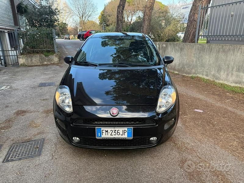 Usata Fiat Punto Street 77 CV (56 kW) 2017 Nero Utilitaria