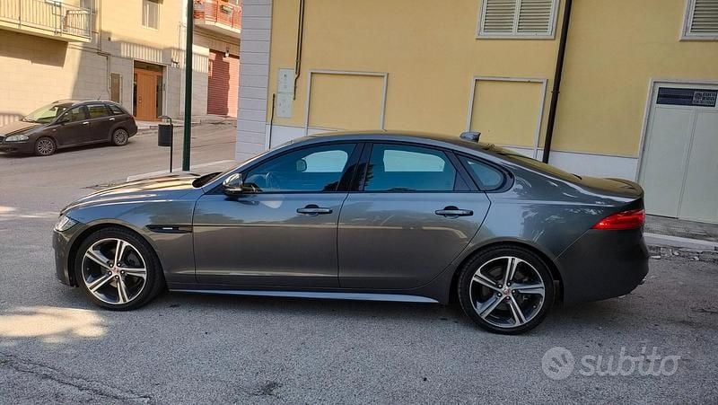 Usata Jaguar XF R-Sport 180 CV (132 kW) 2017 Grigio Berlina
