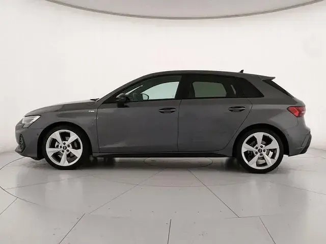 Usata Audi A3 S-Line 150 CV (110 kW) 2025 Grigio daytona perlato Berlina