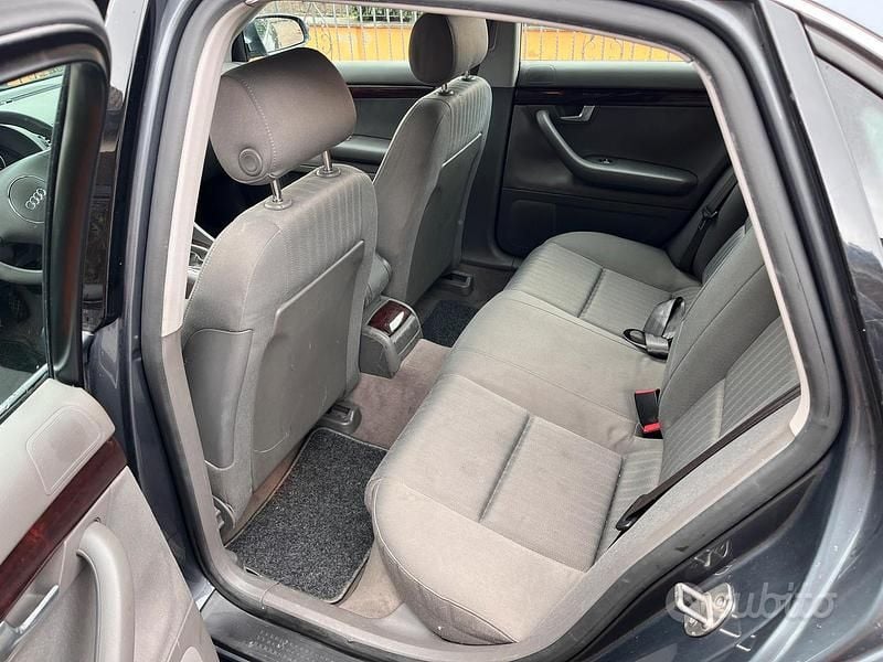 Usata Audi A4 180 CV (132 kW) 2001 Grigio Berlina